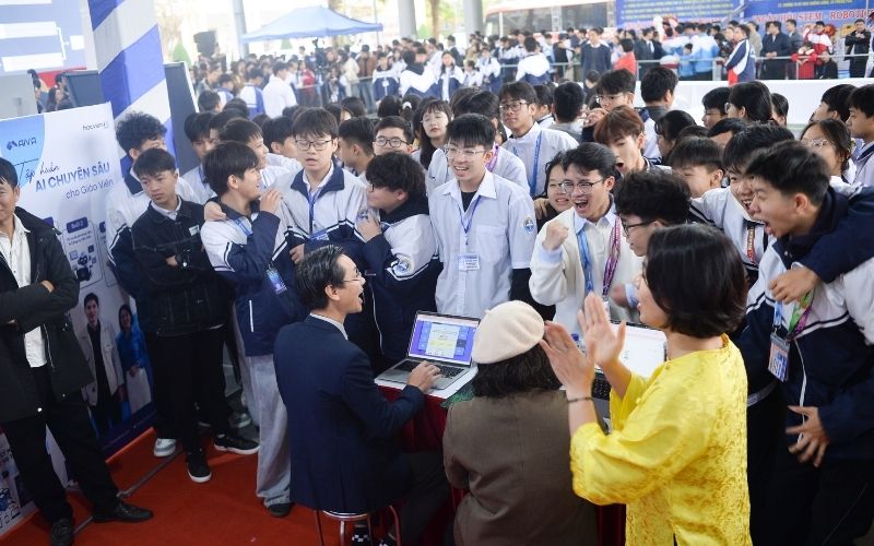 Học sinh tham gia Ngày hội STEM - Robotics