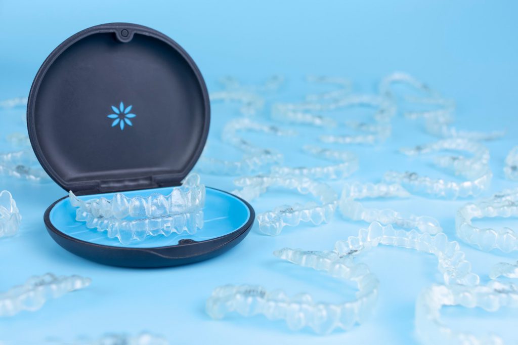 niềng răng invisalign là gì